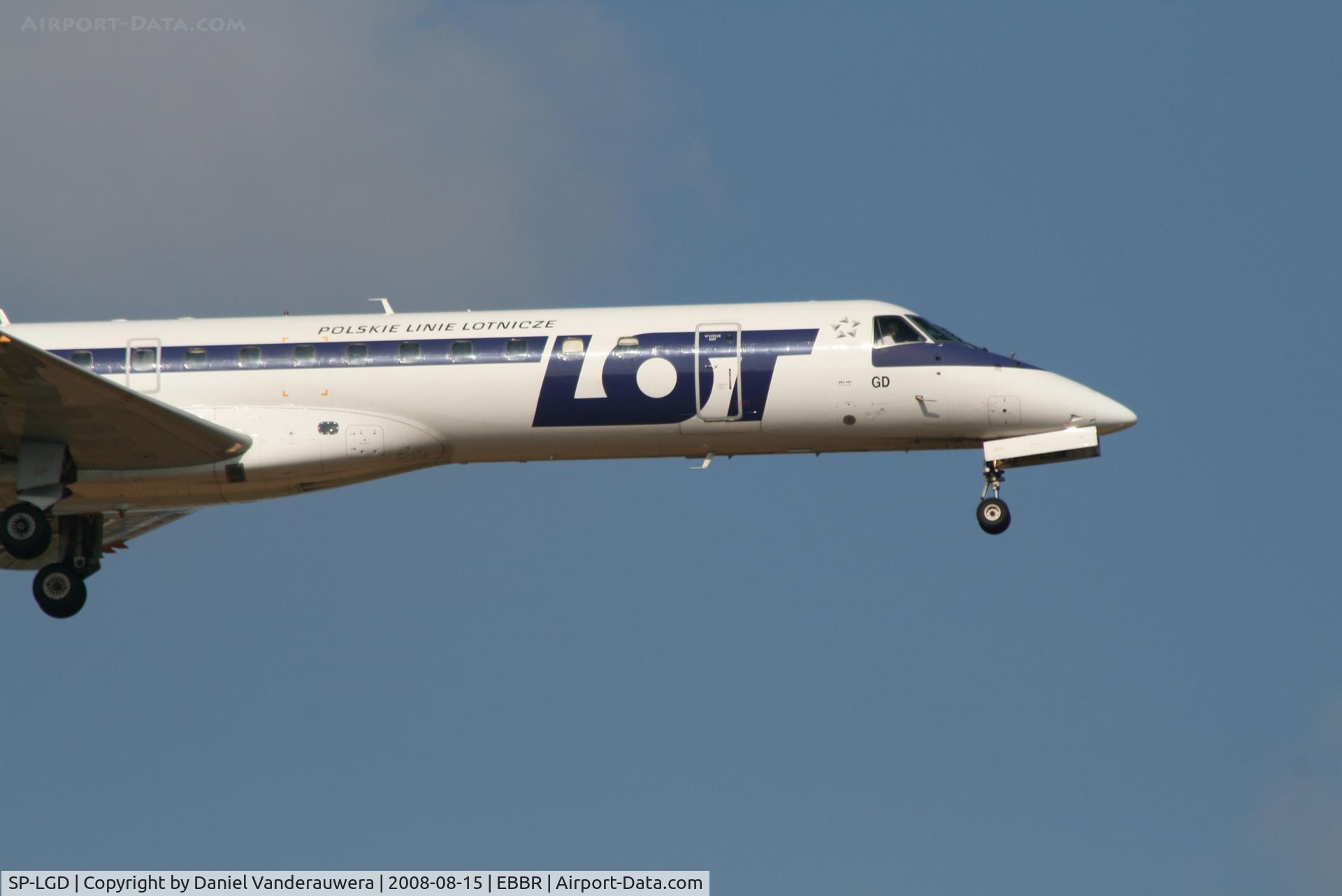 SP-LGD, 2000 Embraer EMB-145EP (ERJ-145EP) C/N 145244, descending to rwy 02