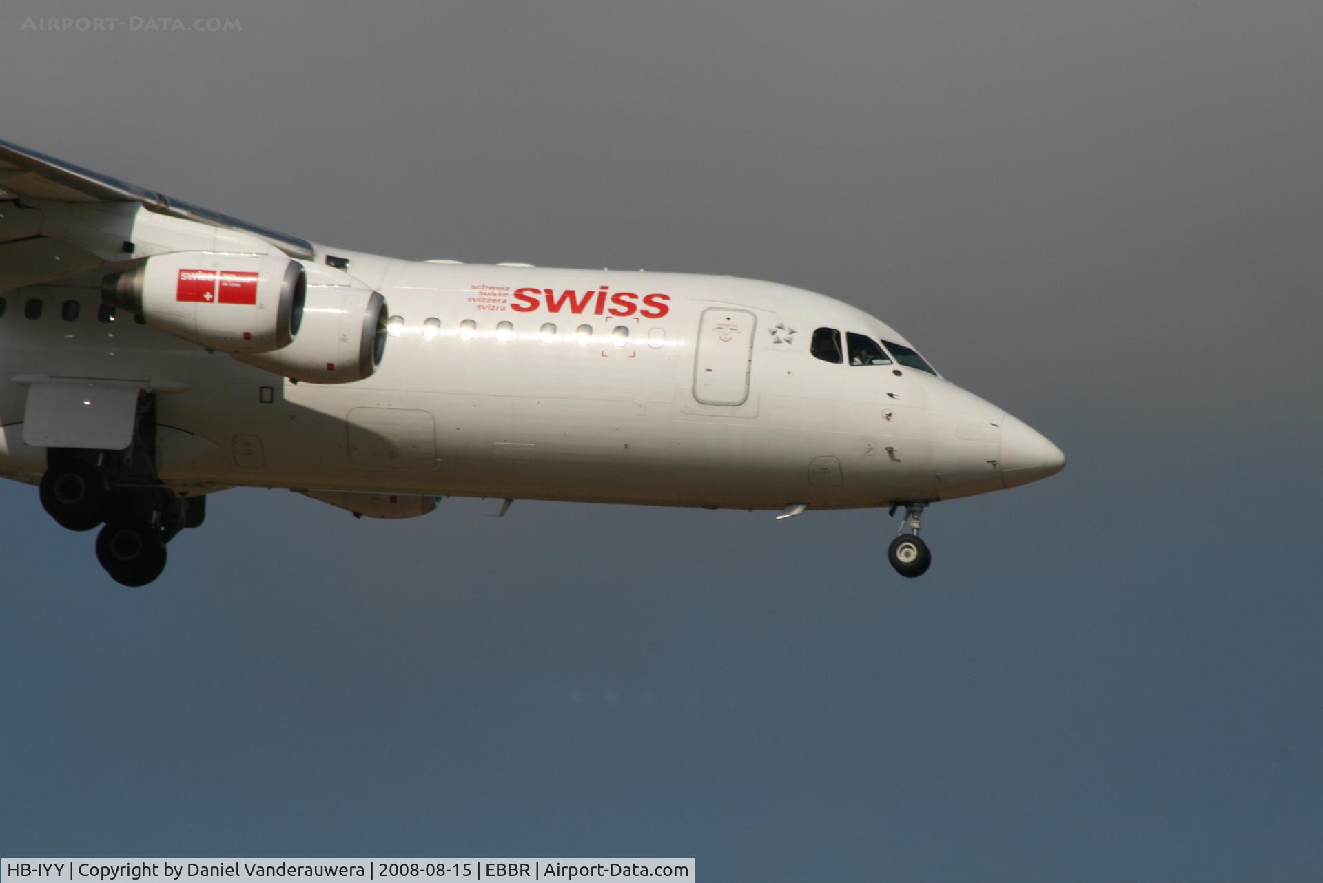 HB-IYY, 1998 British Aerospace Avro 146-RJ100 C/N E3339, descending to rwy 02