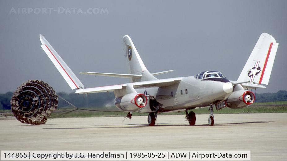 144865, Douglas TA-3B Skywarrior C/N 12111, VA-3B taxiing, folding, and draging