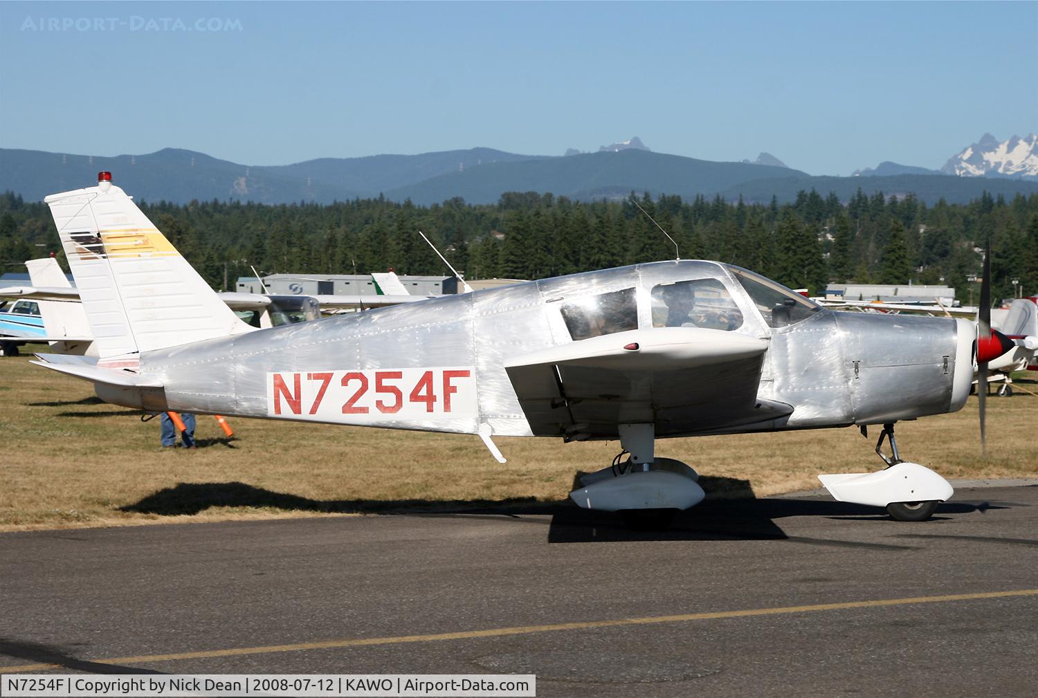N7254F, 1968 Piper PA-28-140 C/N 28-25172, Arlington fly in