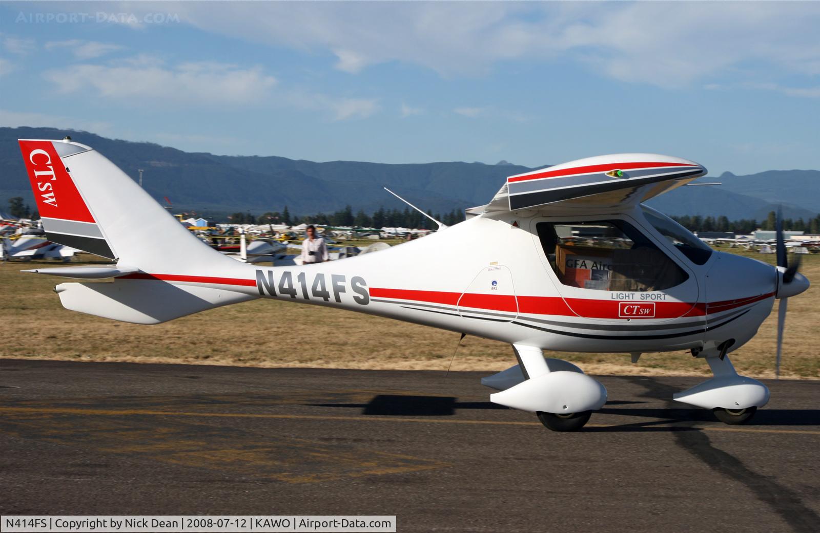 N414FS, 2006 Flight Design CTSW C/N 06-12-17, Arlington fly in