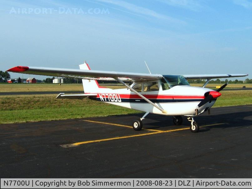 N7700U, 1964 Cessna 172E C/N 17251700, On the ramp at Delaware, Ohio
