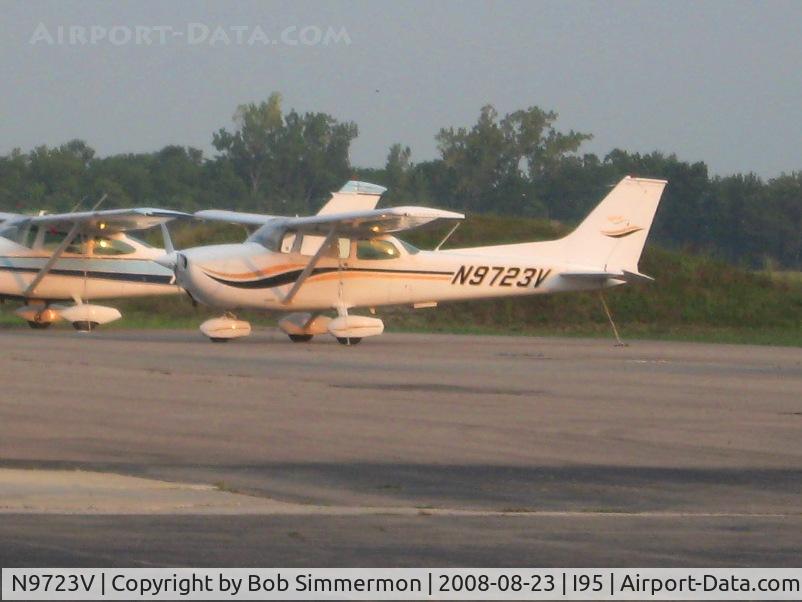 N9723V, 1974 Cessna 172M C/N 17264489, On the ramp at Kenton, OH