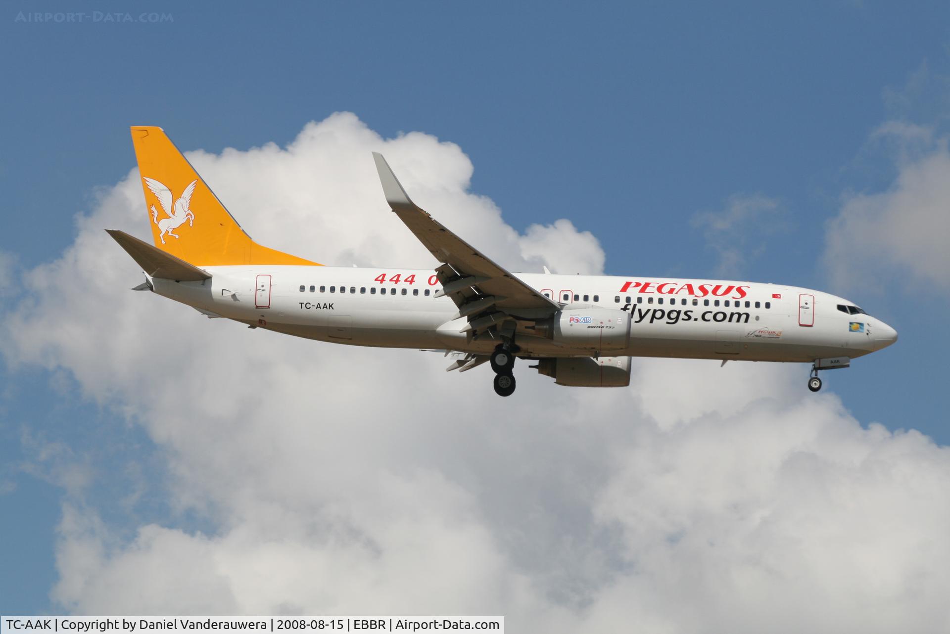 TC-AAK, 2007 Boeing 737-8FH C/N 35094/2195, arrival of flight PGT263 to rwy 02