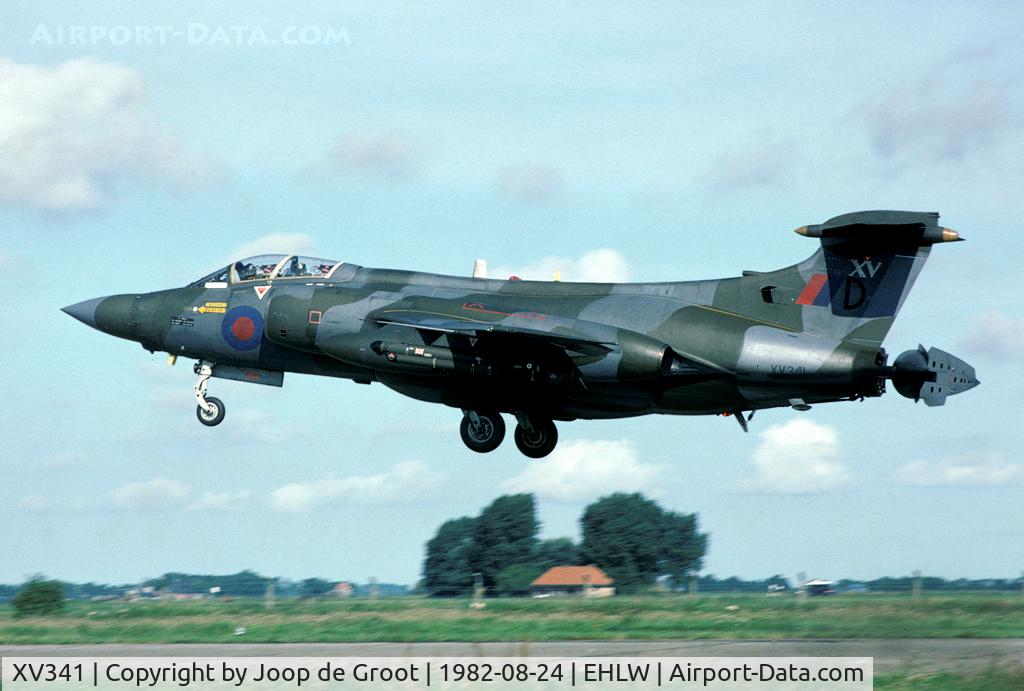 XV341, 1967 Hawker Siddeley Buccaneer S.2B C/N B3-19-66, This Buccaneer was caught at finals runway 24. It was based at RAF Laarbruch at the time.