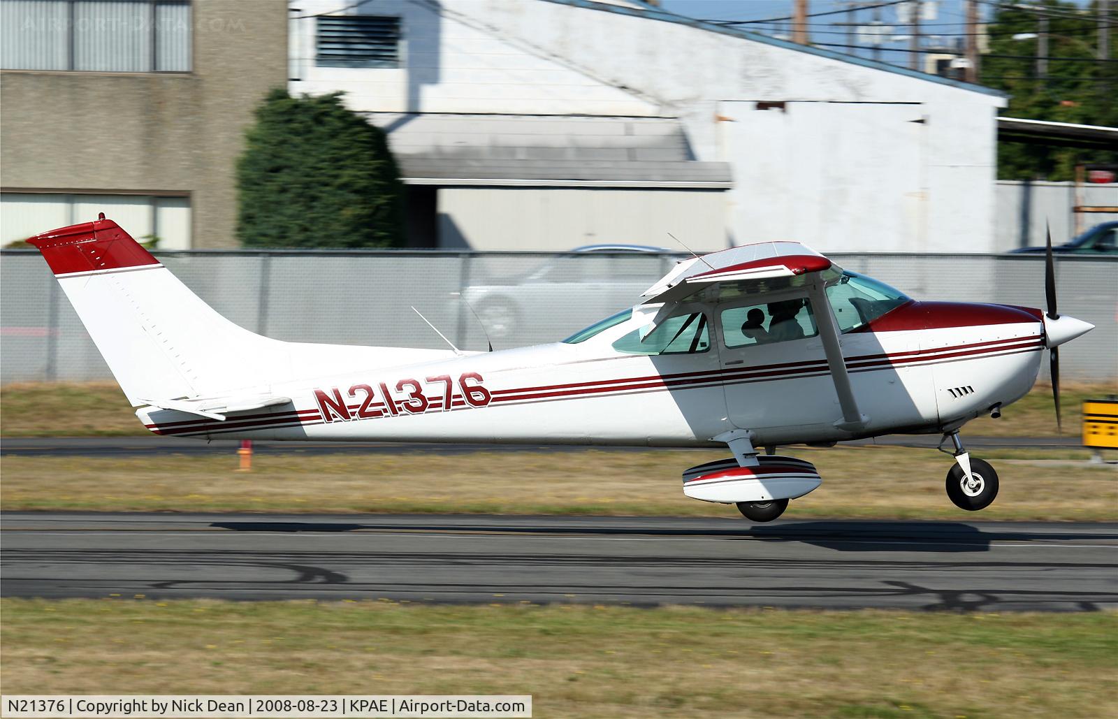 N21376, 1972 Cessna 182P Skylane C/N 18261596, 34R
