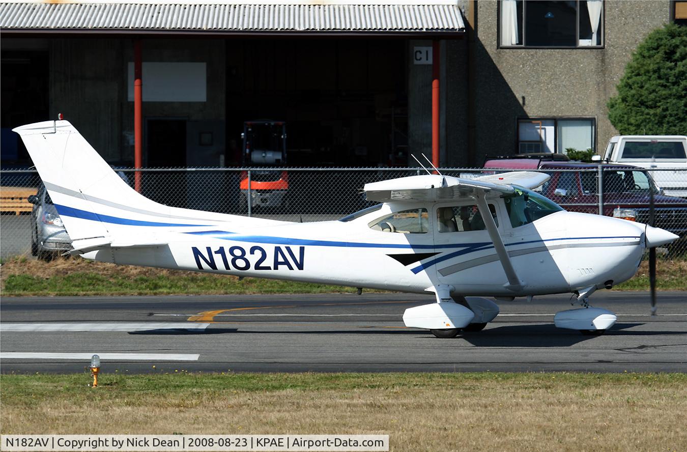 N182AV, 1975 Cessna 182P Skylane C/N 18264161, 34R