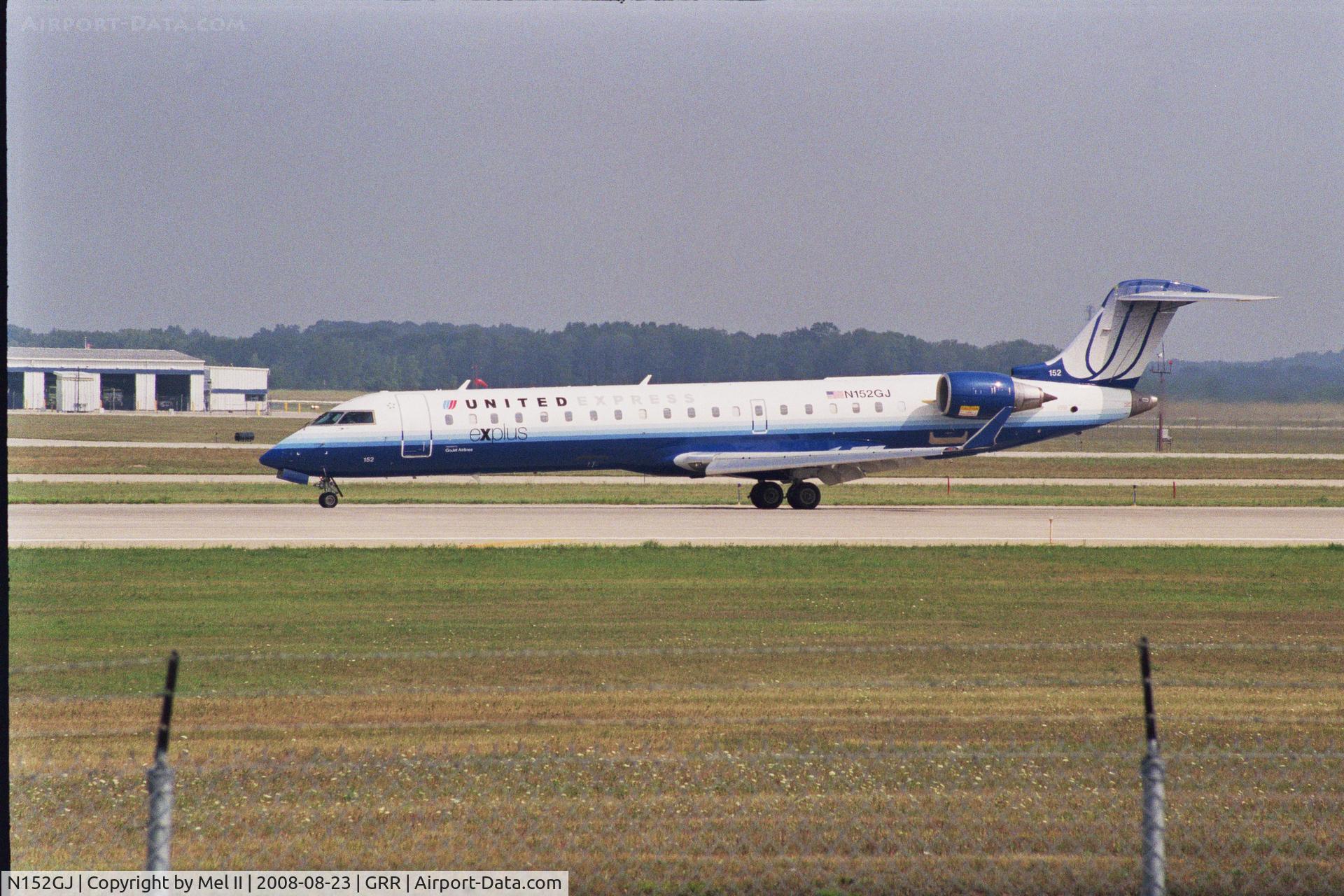 N152GJ, 2005 Bombardier CRJ-702 (CL-600-2C10) Regional Jet C/N 10218, GJS5350 - ORD-GRR - Landing RWY 26L