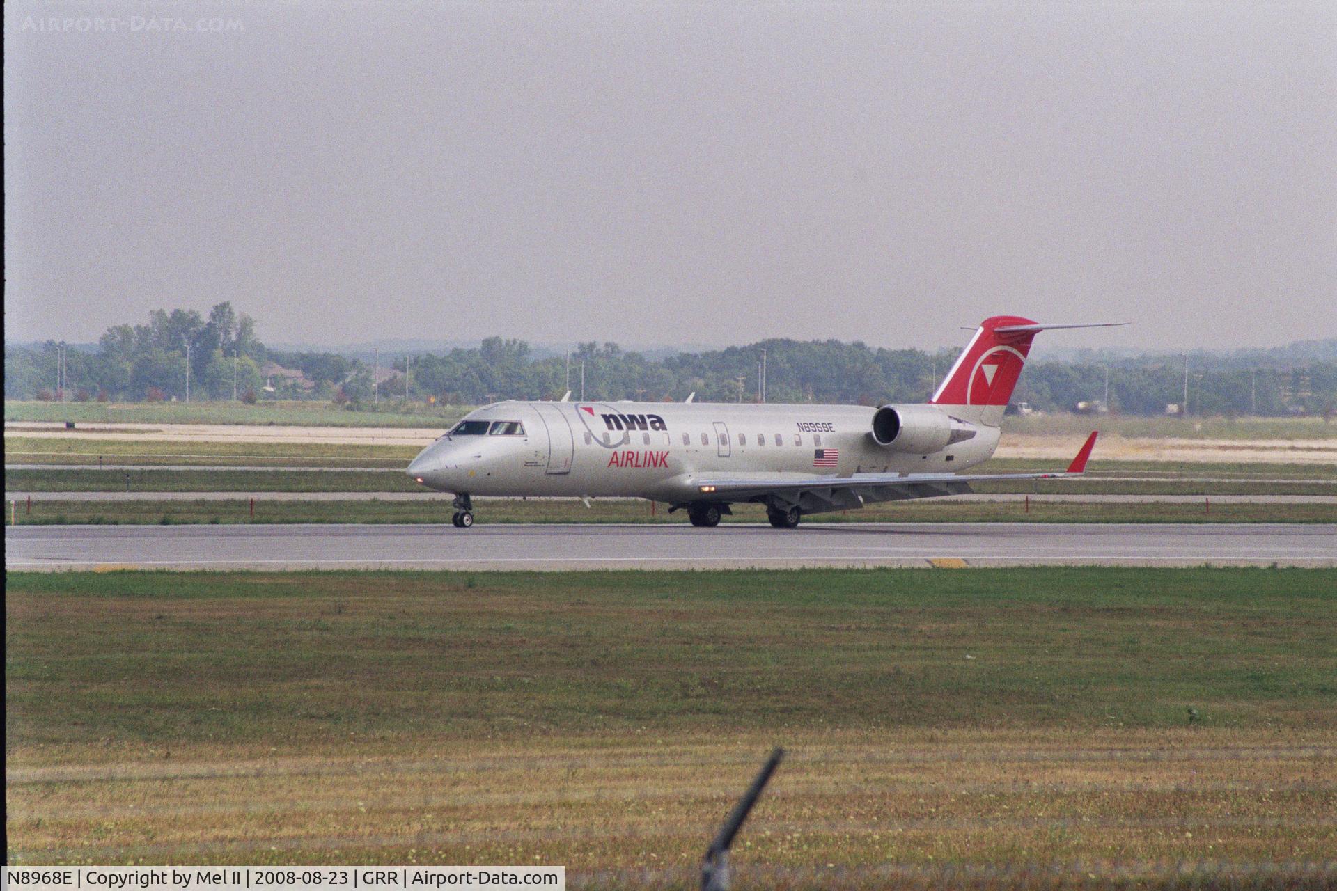 N8968E, 2004 Bombardier CRJ-200 (CL-600-2B19) C/N 7968, FLG4708 - MSP-GRR - Landing RWY 26L