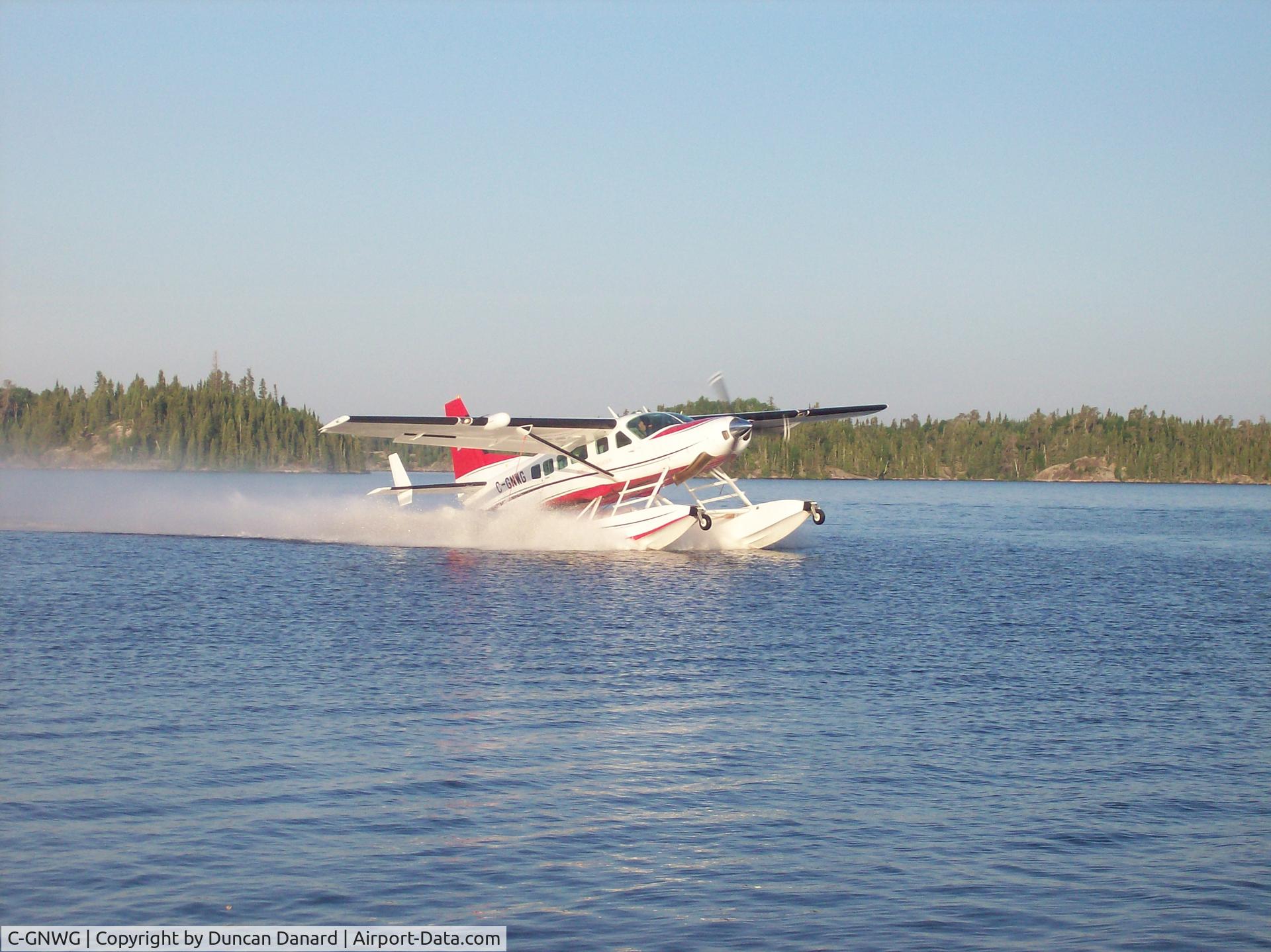 C-GNWG, 2007 Cessna 208 Caravan I C/N 20800412, Taking off from Sas Lodge