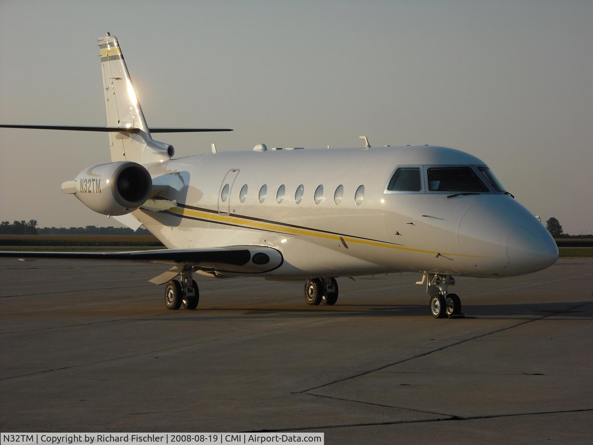 N32TM, 2000 Gulfstream Aerospace Gulfstream 200 C/N 023, N32TM on ramp