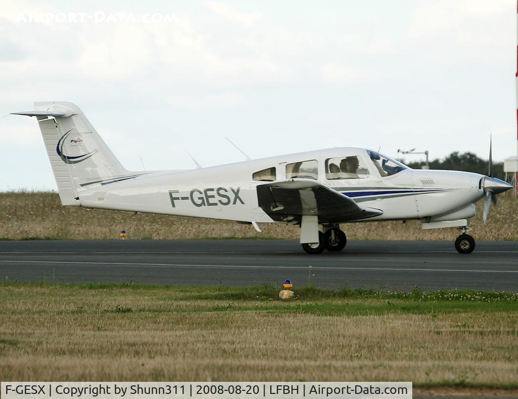 F-GESX, 1984 Piper PA-28RT-201T Turbo Arrow IV Arrow IV C/N 28R-8431006, Taxiing to his hangar...