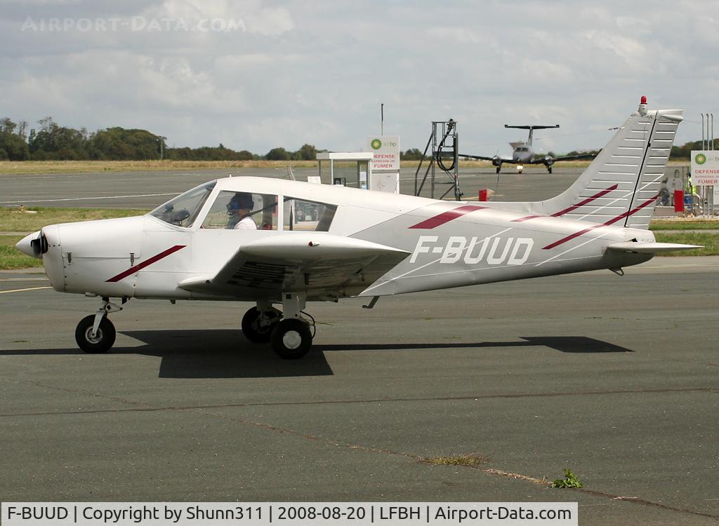 F-BUUD, Piper PA-28-140 Cherokee C/N 28-7325569, Rolling for departure...