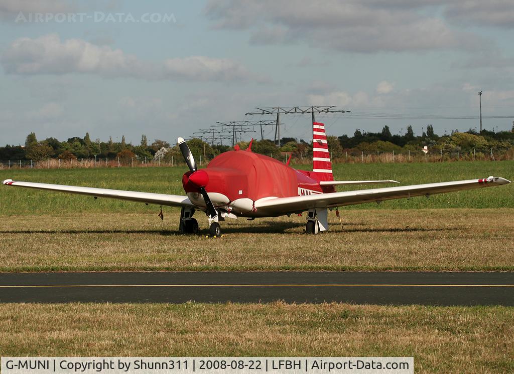 G-MUNI, 1989 Mooney M20J 201 C/N 24-3118, Parked in the grass for a night stop...