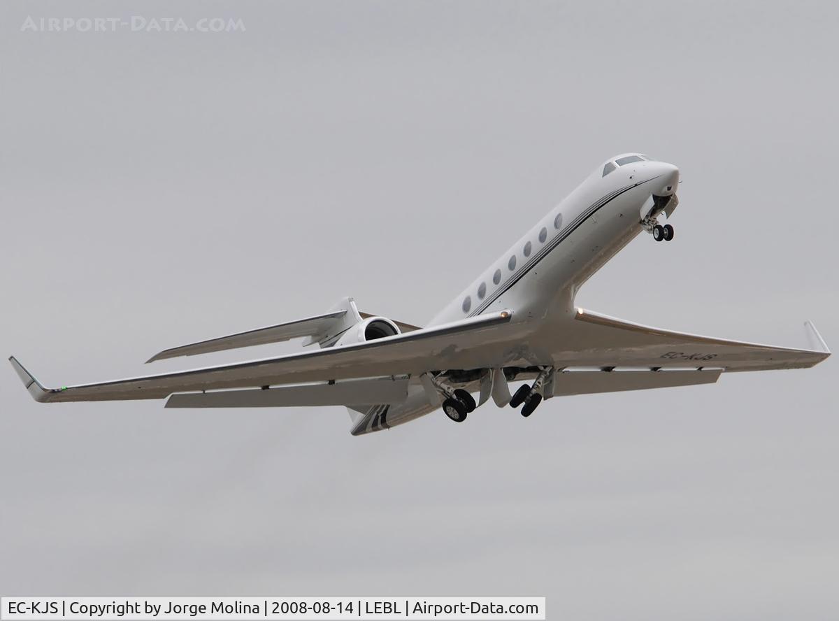 EC-KJS, 2007 Gulfstream Aerospace GV-SP (G550) C/N 5151, Taking off RWY 07R.