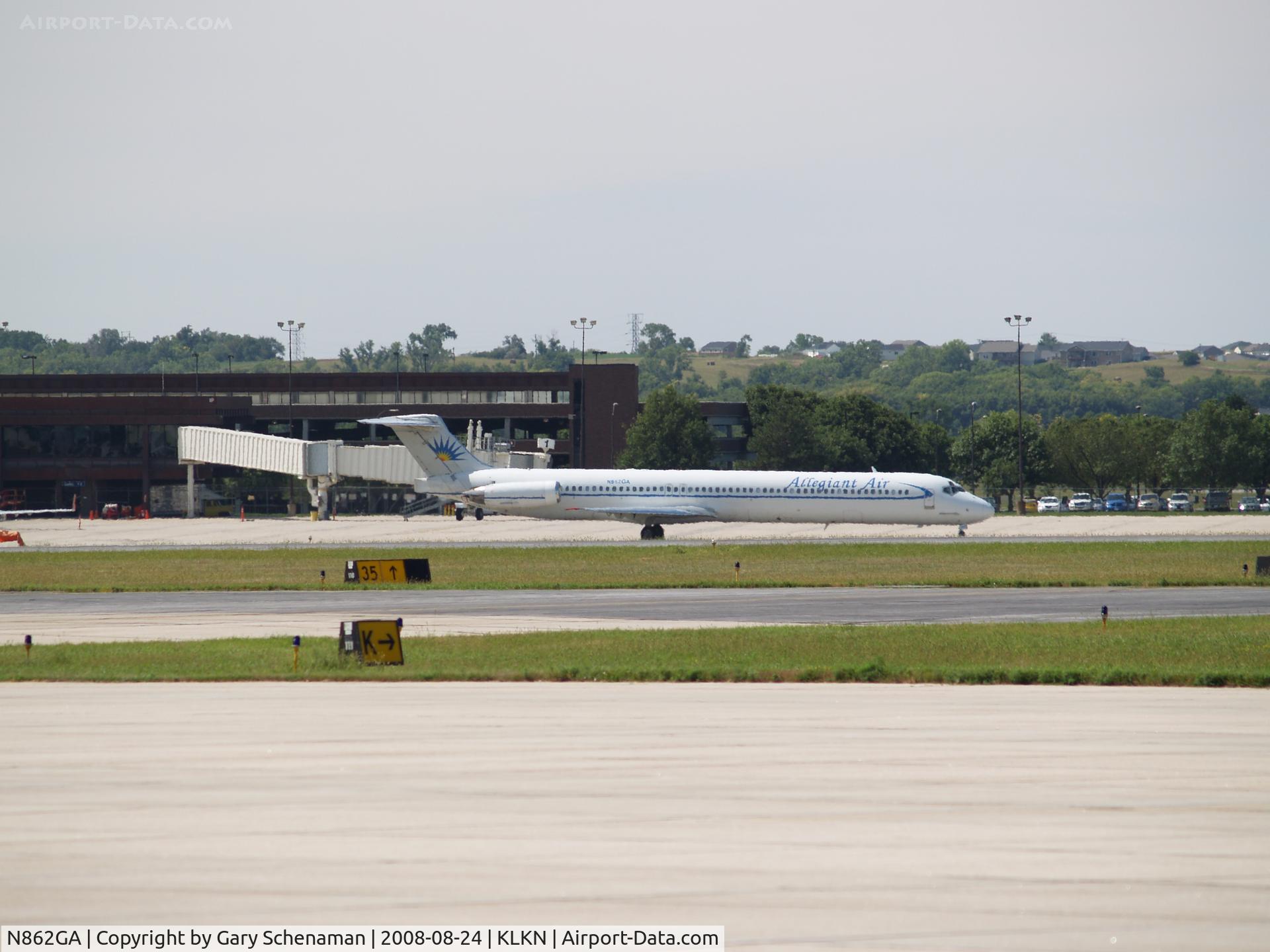 N862GA, 1987 McDonnell Douglas MD-83 (DC-9-83) C/N 49556, TAXING TO RUNWAY