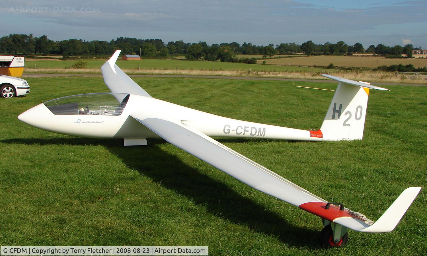 G-CFDM, 1986 Schempp-Hirth Discus b C/N 87, Competitor in the Midland Regional Gliding Championship at Husband's Bosworth