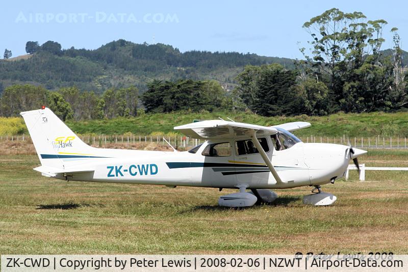 ZK-CWD, 2002 Cessna 172S C/N 172S9039, Mercury Bay AC, Whitianga