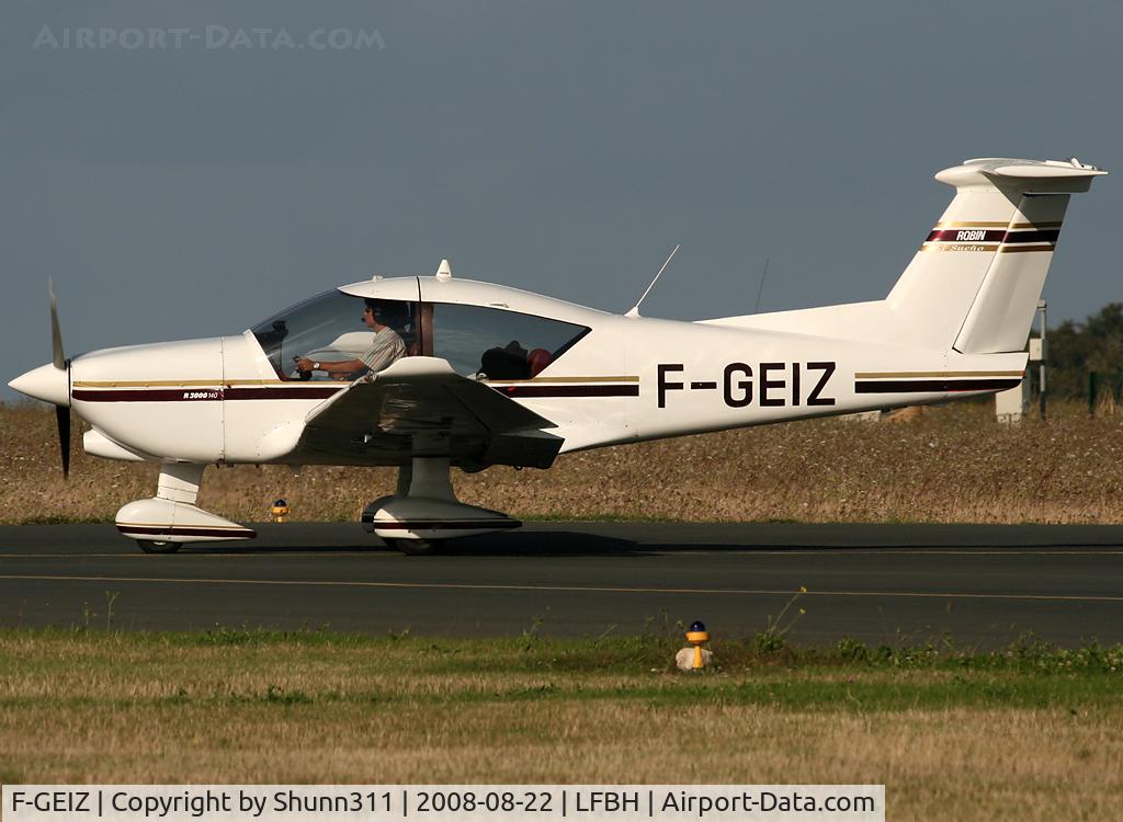 F-GEIZ, Robin R-3000-140 C/N 114, Rolling holding point Alpha for departure rwy 28