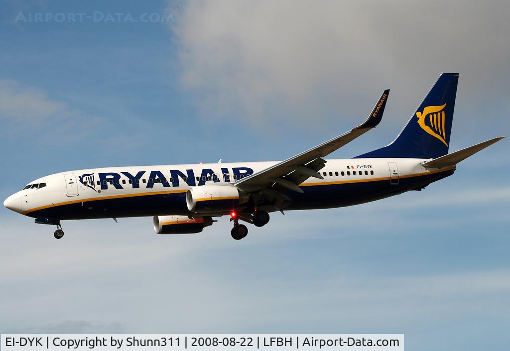 EI-DYK, 2008 Boeing 737-8AS C/N 36573, Landing rwy 28 with strobe light...