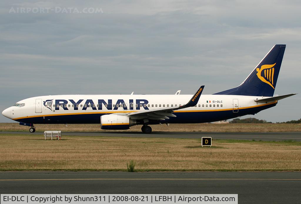 EI-DLC, 2005 Boeing 737-8AS C/N 33586, Rolling for departure rwy 28