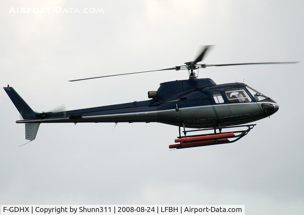 F-GDHX, Eurocopter AS-350B Ecureuil C/N 1662, Arriving rwy 10 for a small stop...