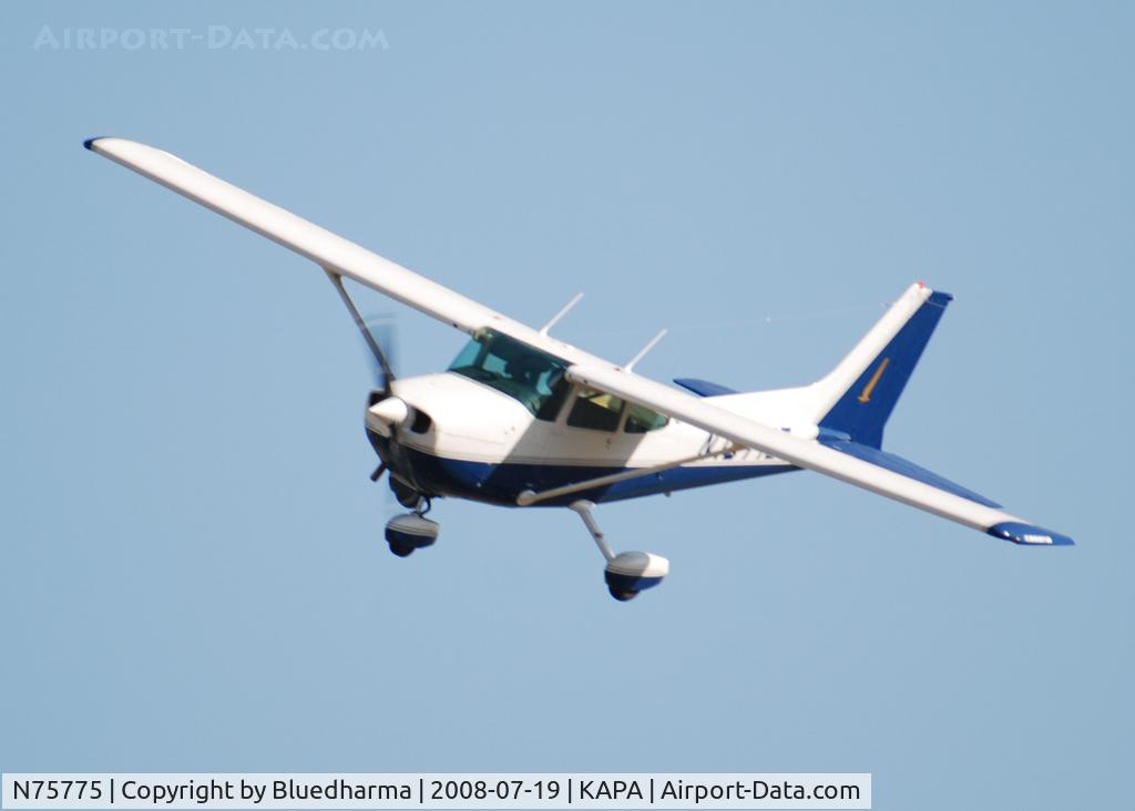 N75775, 1976 Cessna 172N C/N 17267941, On approach to 17L.