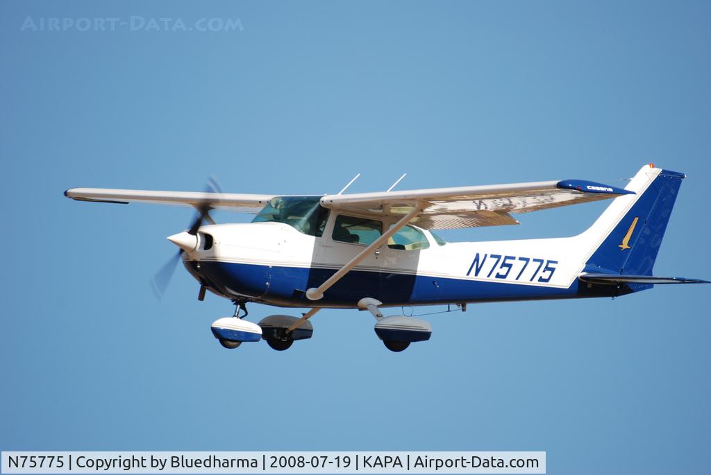 N75775, 1976 Cessna 172N C/N 17267941, On approach to 17L.