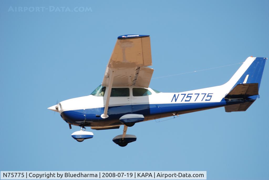 N75775, 1976 Cessna 172N C/N 17267941, On approach to 17L.