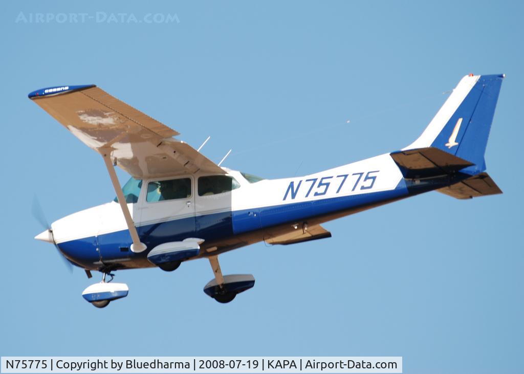 N75775, 1976 Cessna 172N C/N 17267941, On approach to 17L.