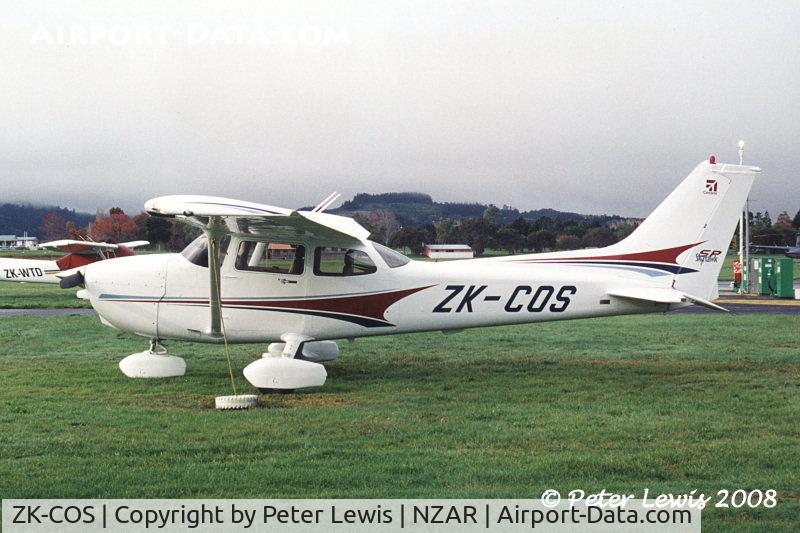 ZK-COS, 2004 Cessna 172S C/N 172S9752, Kapiti Districts AC, Paraparaumu - 2005