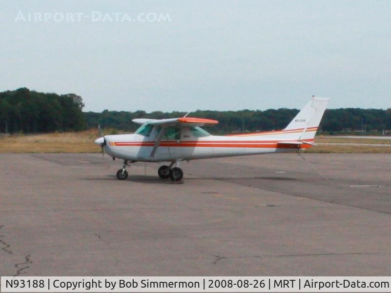 N93188, 1981 Cessna 152 C/N 15285435, On the ramp at Marysville, OH