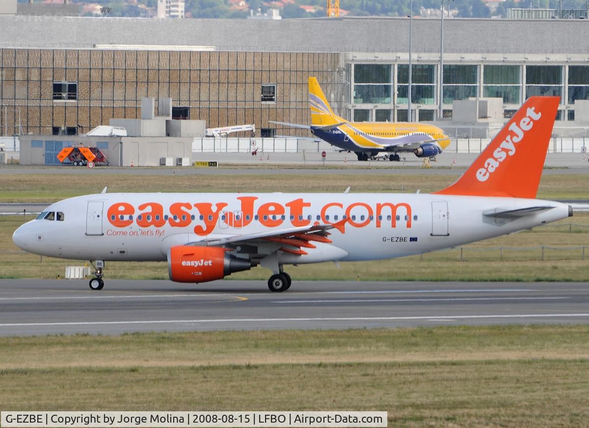 G-EZBE, 2006 Airbus A319-111 C/N 2884, Vacating after land RWY 32L.