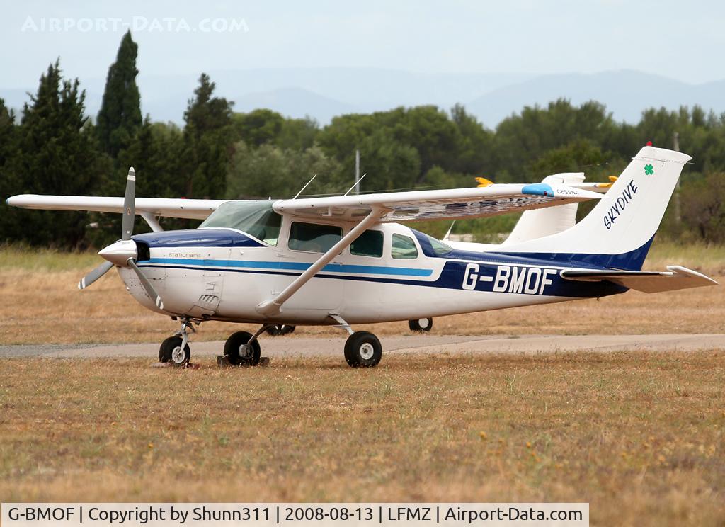 G-BMOF, 1977 Cessna U206G Stationair C/N U206-03658, Waiting a new paratrooping flight...