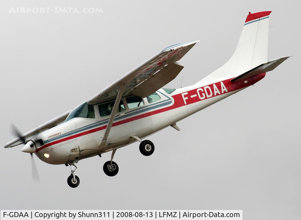 F-GDAA, Cessna U206G Stationair C/N U20606082, On landing after paratrooping flight...