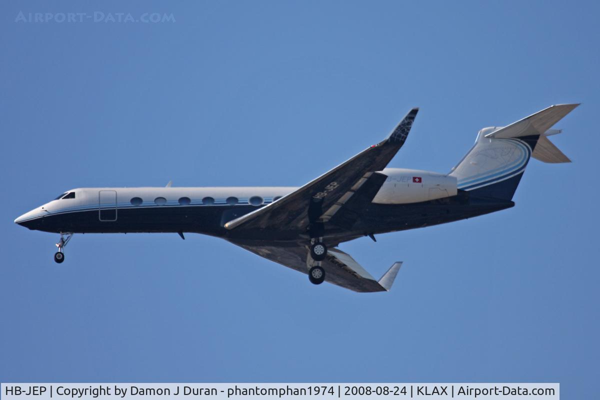 HB-JEP, 2005 Gulfstream Aerospace GV-SP (G550) C/N 5070, On final to LAX taken just east of 405 fwy in Lennox, CA