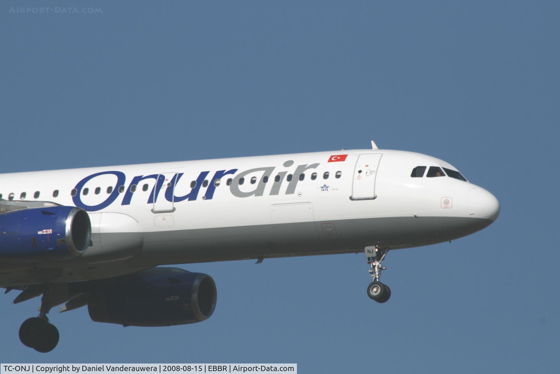 TC-ONJ, 1993 Airbus A321-131 C/N 385, arrival of flight OHY4993 to rwy 02