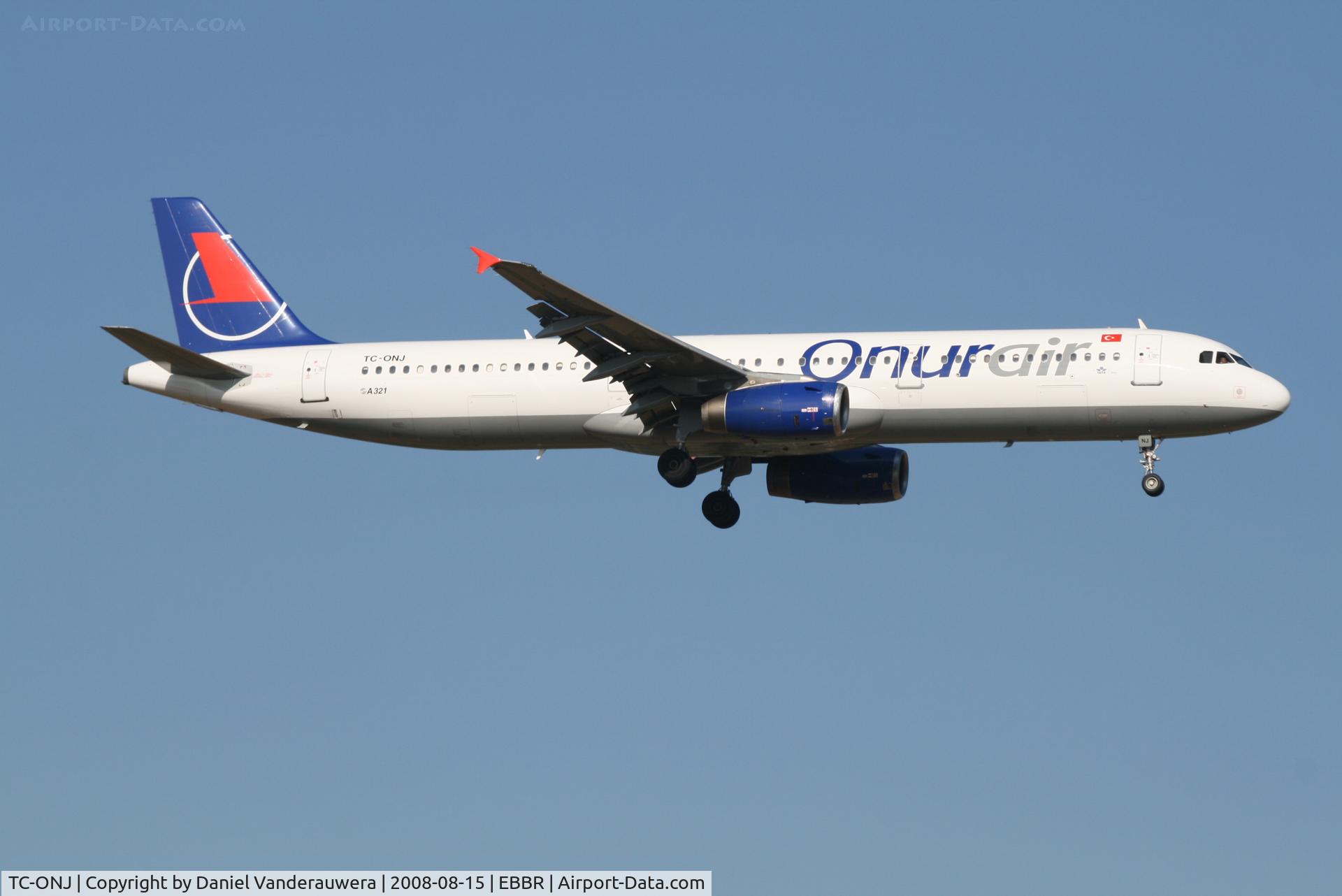 TC-ONJ, 1993 Airbus A321-131 C/N 385, descending to rwy 02