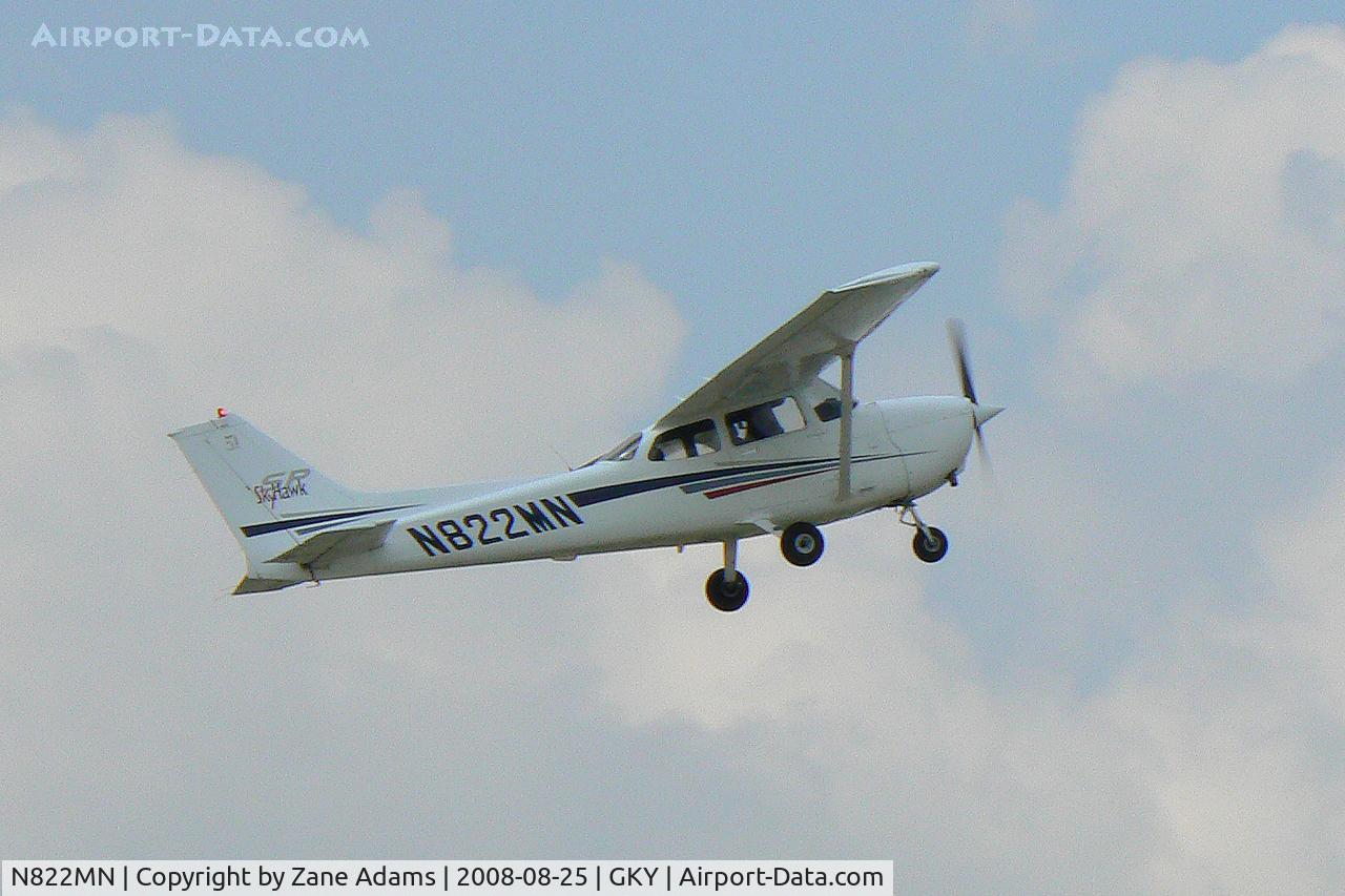 N822MN, 2002 Cessna 172S C/N 172S9260, At Arlington Municipal