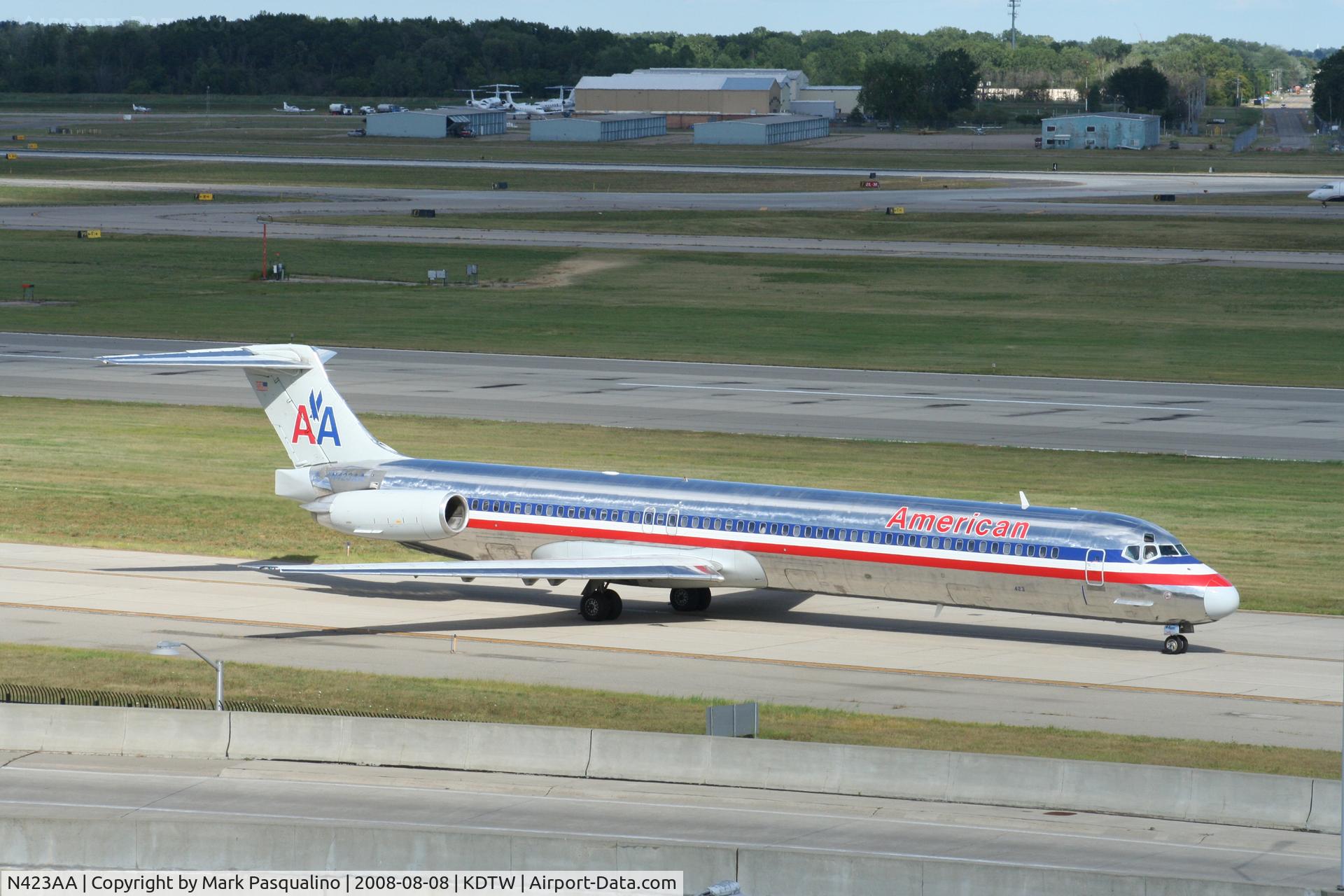 N423AA, 1986 McDonnell Douglas MD-82 (DC-9-82) C/N 49335, MD-82