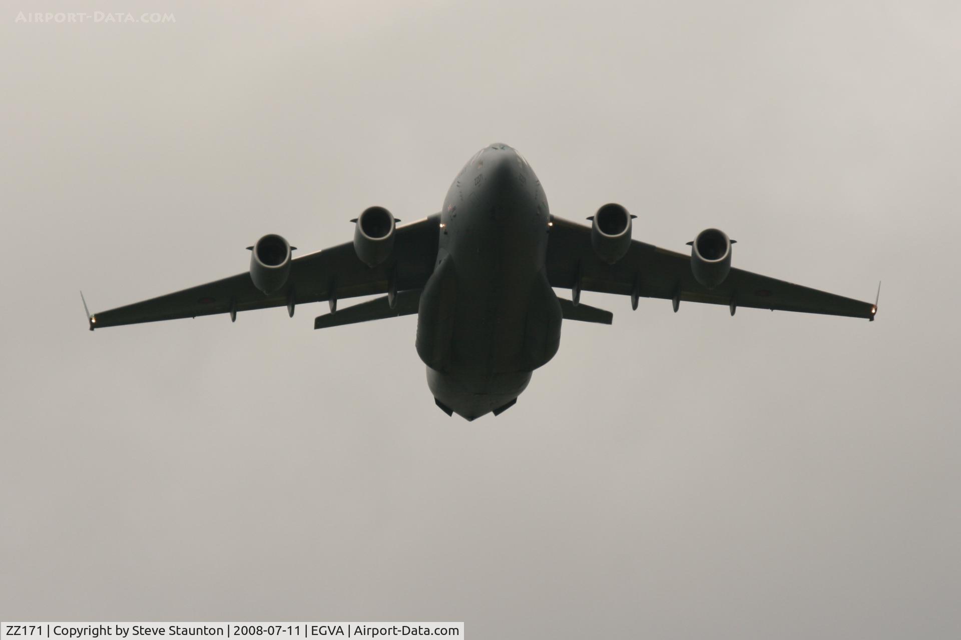 ZZ171, 2000 Boeing C-17A Globemaster III C/N F-007, Royal Air Force 90th Anniversary fly past 11th July 2008 at RIAT Fairford in front of Her Majesty The Queen on a cold, wet and gloomy English Summers Day