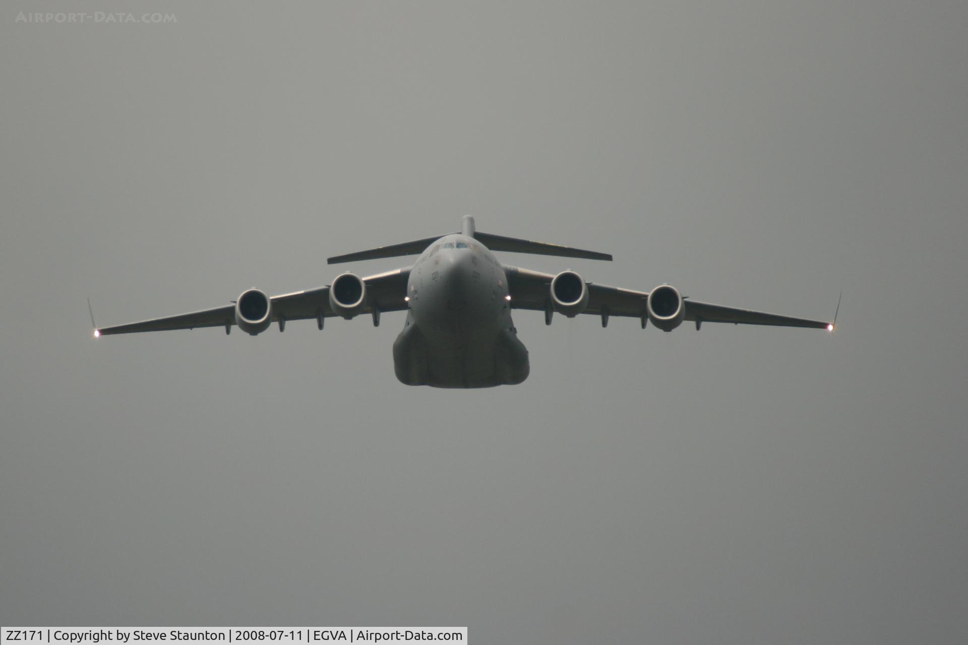 ZZ171, 2000 Boeing C-17A Globemaster III C/N F-007, Royal Air Force 90th Anniversary fly past 11th July 2008 at RIAT Fairford in front of Her Majesty The Queen on a cold, wet and gloomy English Summers Day