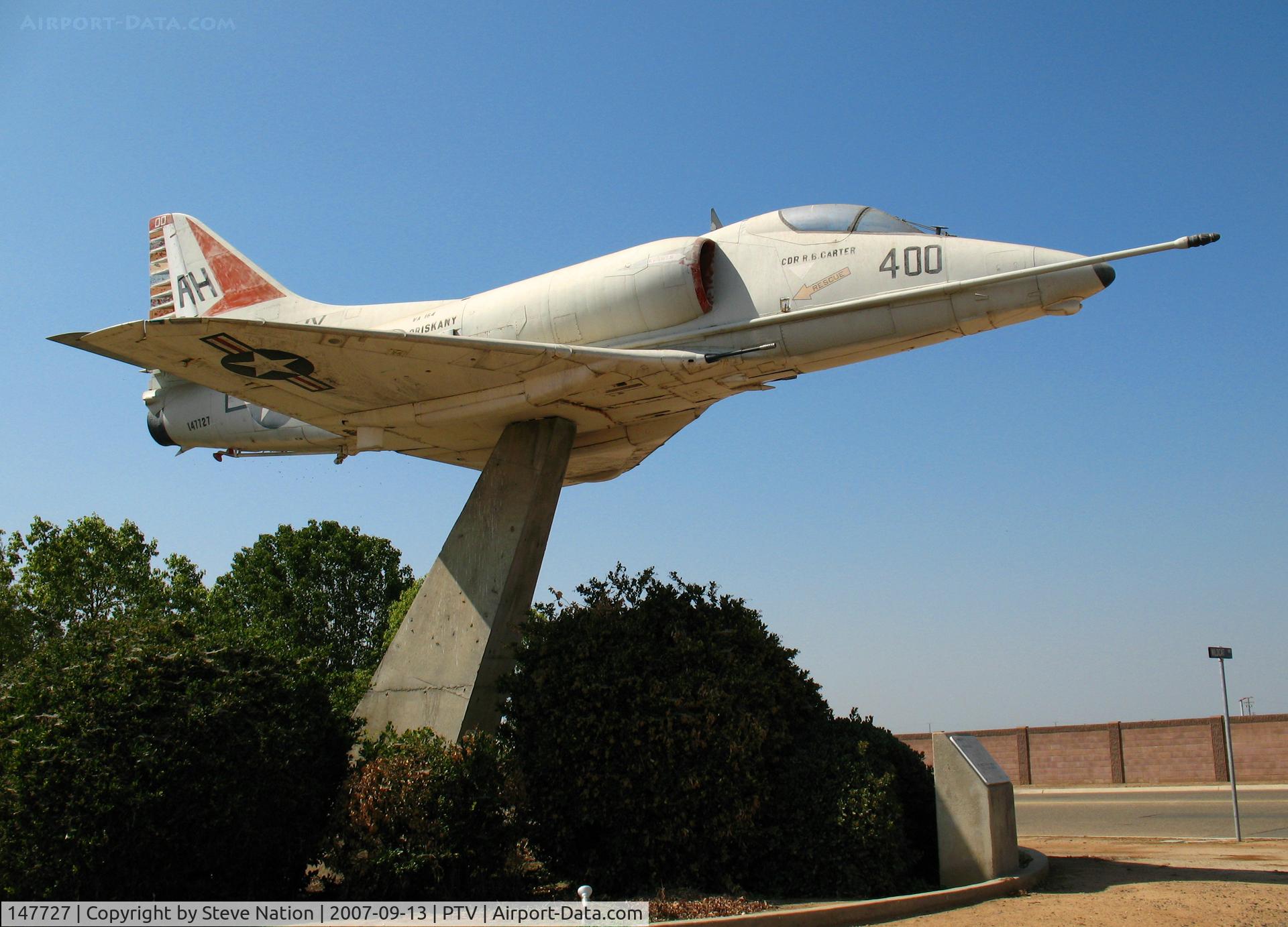 147727, Douglas A-4L Skyhawk C/N 12491, Pole-mounted A-4 in markings of VA-164 AH-400 USS oriskany
