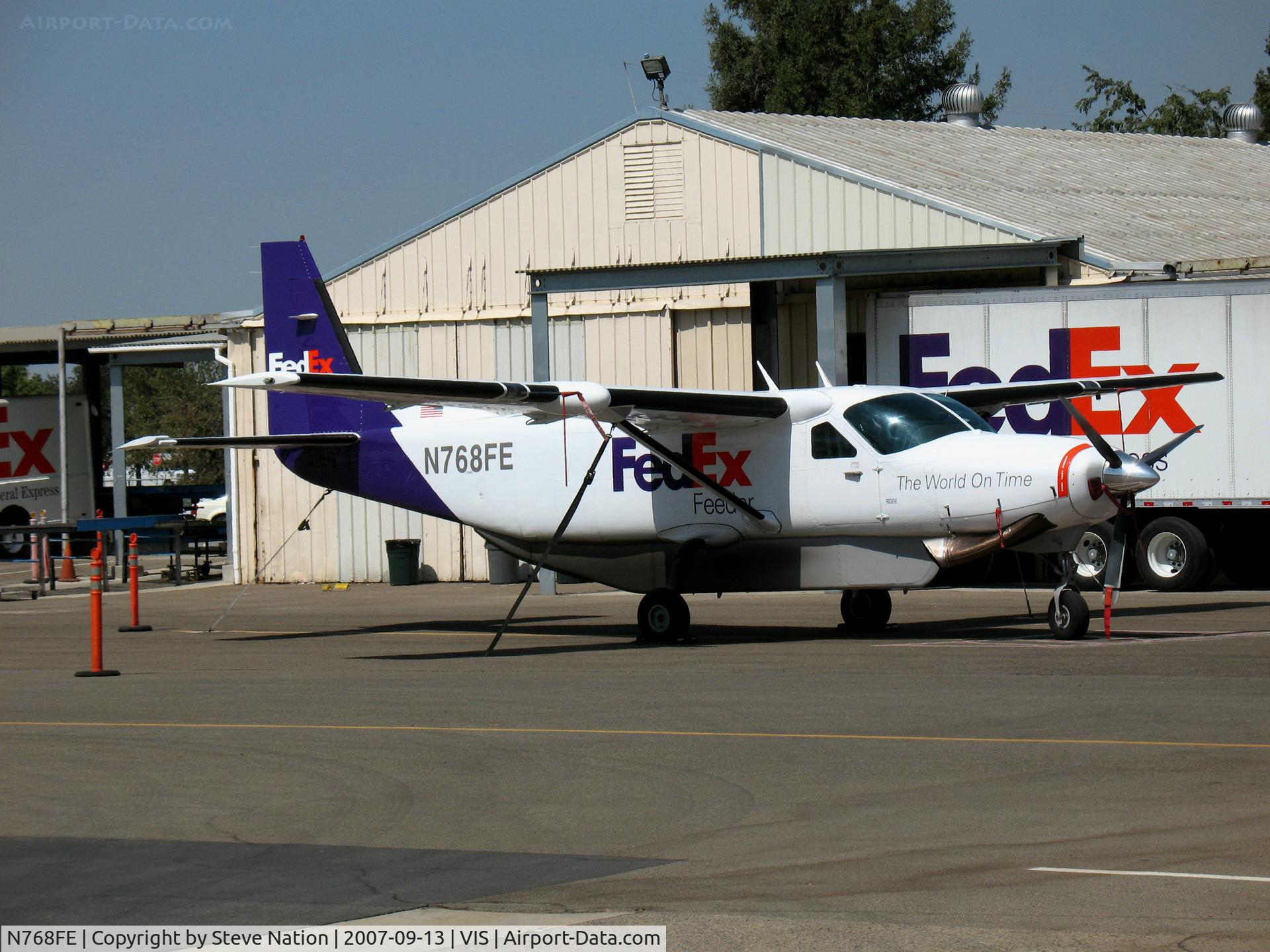 N768FE, 1991 Cessna 208B Super Cargomaster C/N 208B-0263, FEDEX Feeder 1991 Cessna 208B awaiting packages @ Visalia, CA