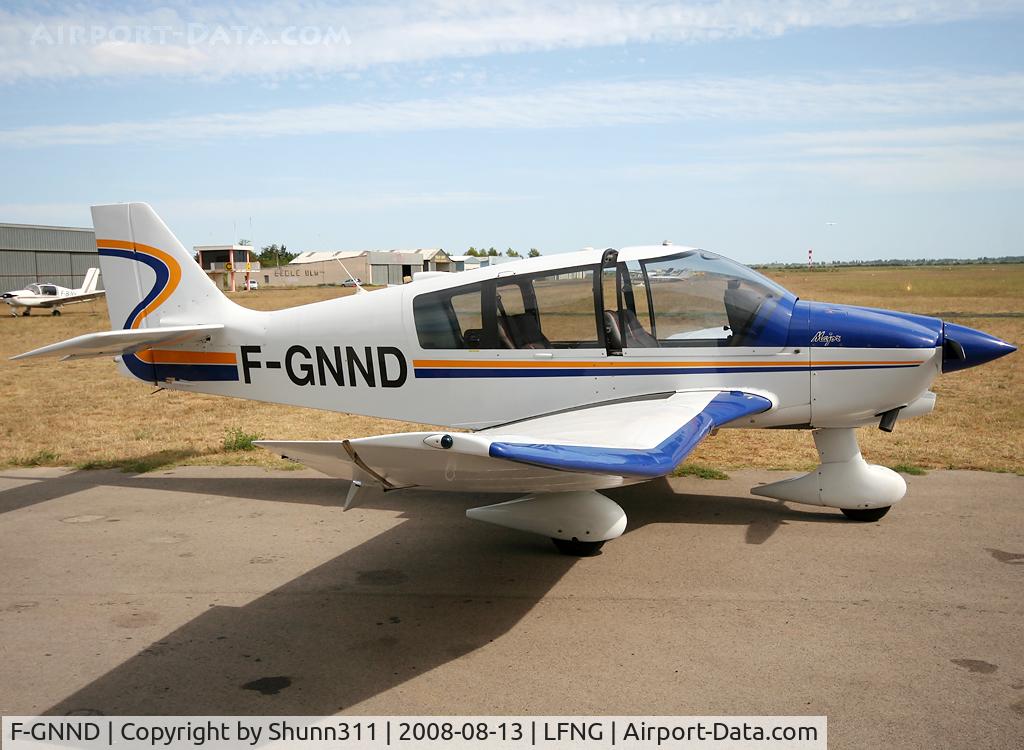 F-GNND, Robin DR-400-160 Chevalier C/N 2241, Waiting a new light flight over the airfield...