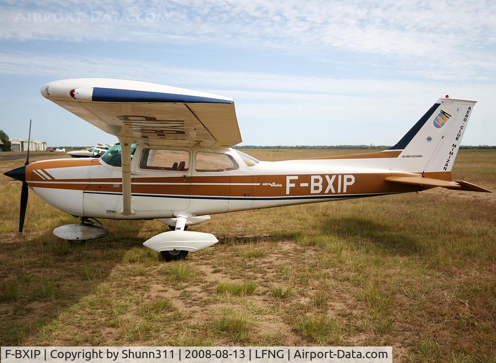 F-BXIP, Reims FR172J C/N 0553, Parked here...