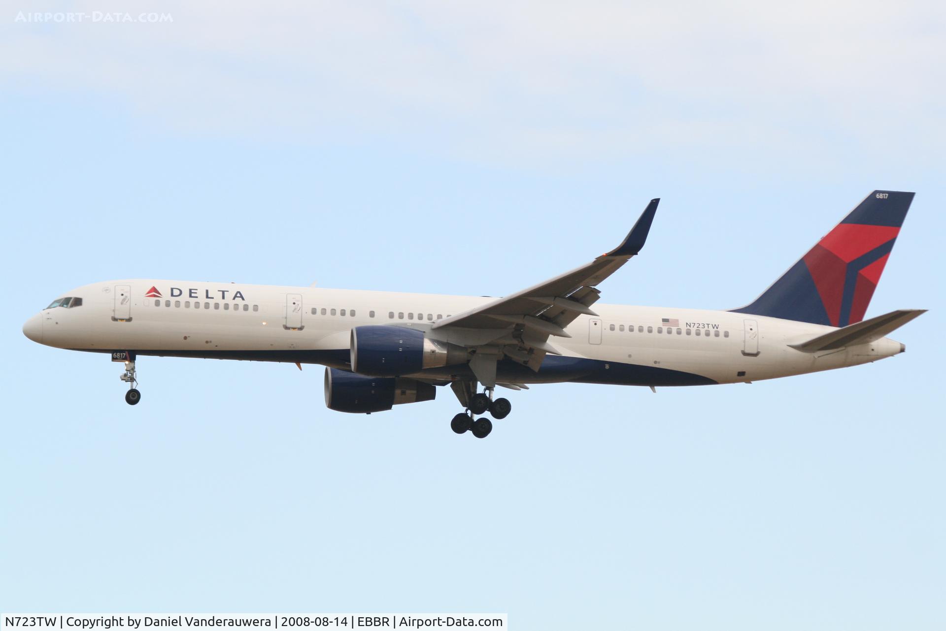 N723TW, 2000 Boeing 757-231 C/N 29378, arrival of flight DL140 to rwy 25L