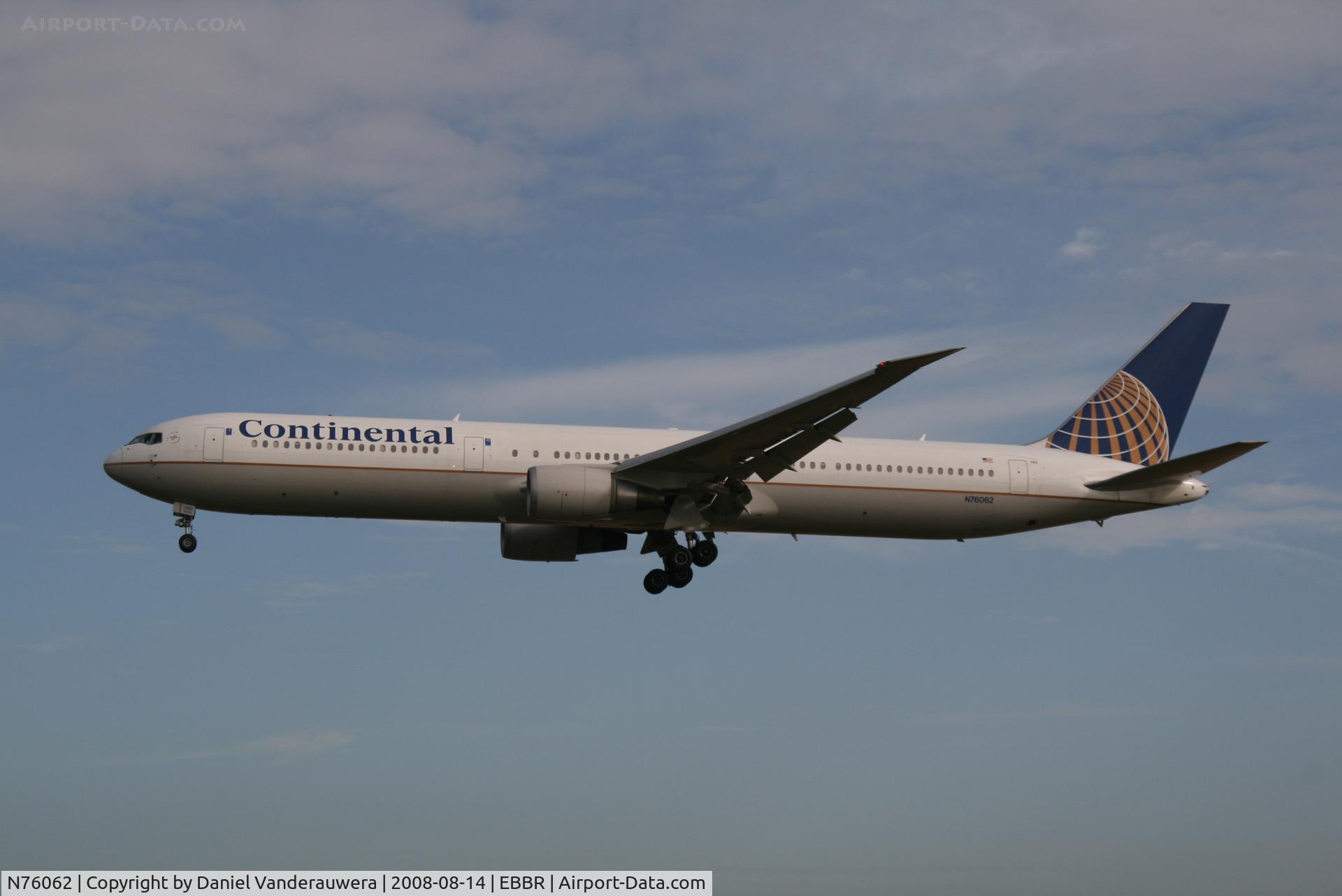 N76062, 2002 Boeing 767-424/ER C/N 29457, arrival of flight CO060 to rwy 25L