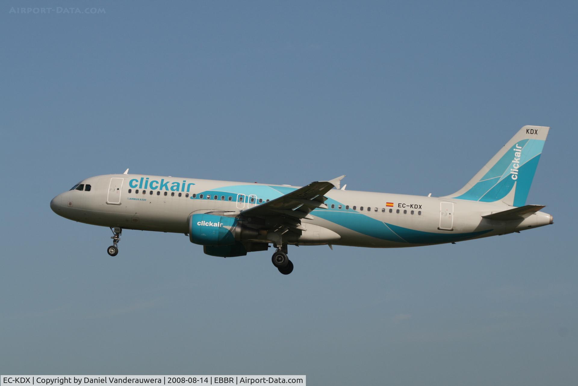 EC-KDX, 2007 Airbus A320-216 C/N 3151, flight XG1241 is descending to rwy 25L