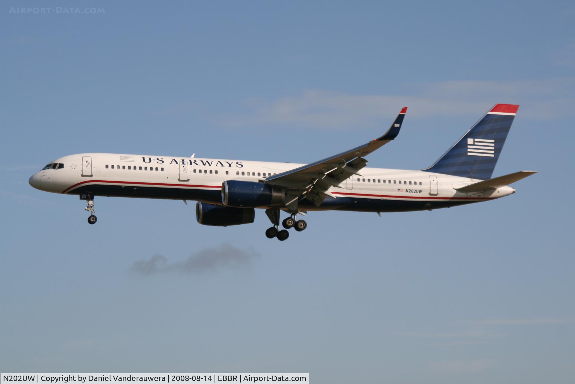 N202UW, 1995 Boeing 757-2B7 C/N 27811, arrival of flight US750 to rwy 25L